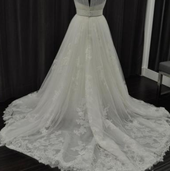 Pronovias "Oceania" wedding dress - Picture 2 of 7